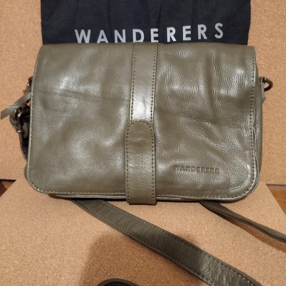 Wanderer's Travel Co crossbody bag like new.